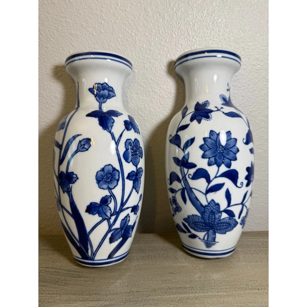 Set of 2 Vintage Blue/White Ceramic Hanging Wall Pocket Vases Chinoiserie style